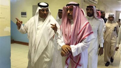 مدير جامعة جازان يعد بإصلاح سقف كلية إدارة الأعمال