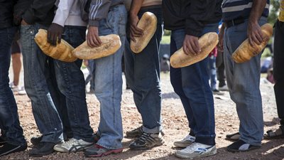 مهاجرون محتجون ينهون إضرابهم عن الطعام فى صربيا