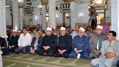 وزير الأوقاف يشهد خطبة الجمعة الموحدة المكتوبة بمسجد السيدة نفيسة (صور)