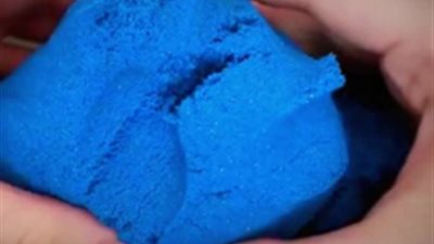 كيف تسوي الرمل السحري في البيت