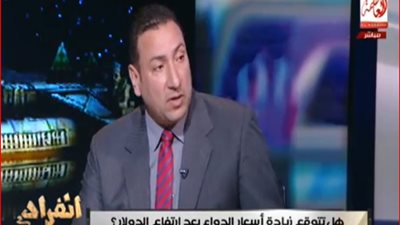 نقيب الصيادلة يحرج رئيس الوزراء على الهواء بعد وعده حول الأدوية الناقصة (فيديو)