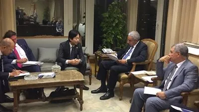 وزير التجارة والصناعة يبحث مع وفد 