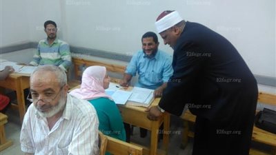 وكيل الأزهر يتابع مراكز تقديم التظلمات لطلاب الشهادة الثانوية (صور)