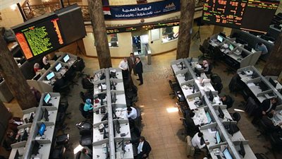 أداء متباين لمؤشرات البورصة في مستهل تعاملات اليوم