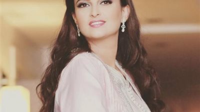 علا الفارس ترقص وتغني في سيارتها (فيديو)