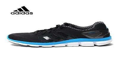 فضيحة.. عضو بجهاز الزمالك يبيع أحذية رياضية للاعبين