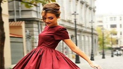 إكسسوارات تناسب إطلالتك بالفستان الأحمر.. (صور)