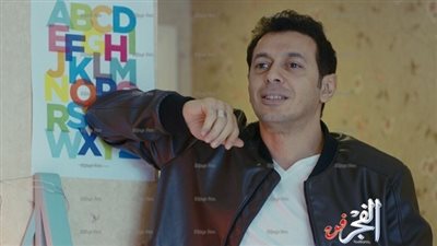 مصطفي شعبان يقضي إجازته علي البحر (صورة)