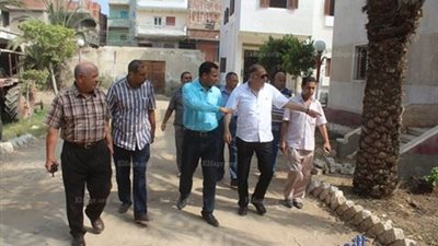 جولة مفاجئة لمساعد محافظ كفر الشيخ بقرية الصافية (صور)