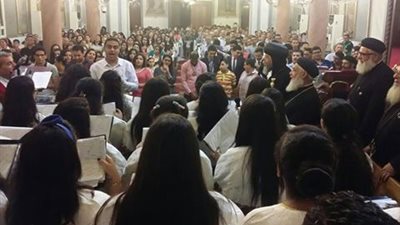 أسقف الزقازيق يكرم طلاب الثانوية العامة 