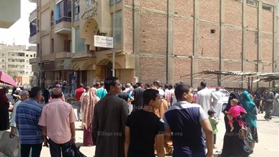 عشرات السائقين يضربون عن العمل بعد التعدي على أحدهم في قنا (صور)