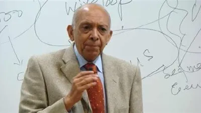 محمد غنيم ينعي وفاة أحمد زويل