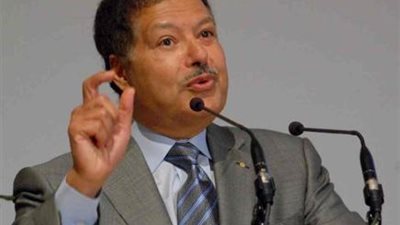 القنصل الفلسطينى بالإسكندرية ينعي الدكتور أحمد زويل 