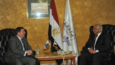 وزير النقل يجري مباحثات تعاون مشترك مع سفير بنما بالقاهرة 