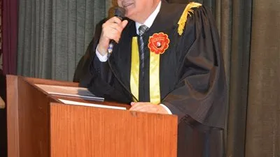 رئيس جامعة الزقازيق ينعي زويل.. كان قدوة لجميع الشباب