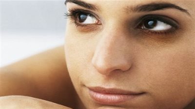 4 مكونات طبيعية وفعالة للتخلص من الهالات السوداء 