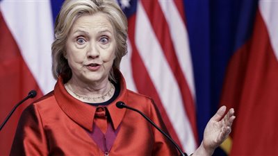 سياسي روسي بارز: كلينتون مصابة بأخطر أنواع الإدمان