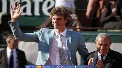 نجم التنس البرازيلي كيرتن يشعل المرجل الأولمبي