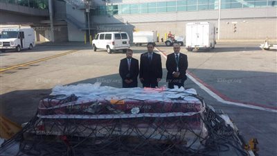 عاجل.. أول صور لجثمان أحمد زويل في مطار جون كيندي