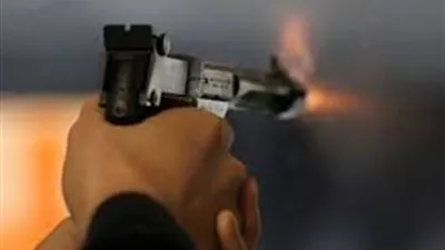 ضابط شرطة يطلق النار على زوجته بسبب خلافات أسرية 