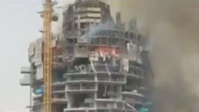عاجل..حريق هائل في أحد أبراج دبي في منطقة جميرا (صور وفيديو)