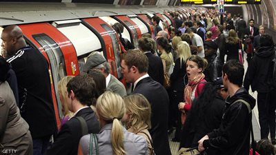 إضراب عمال سكك الحديد البريطانية تضامنًا مع 