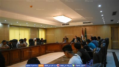 محافظ الفيوم يلتقي عدد من تجار وجامعي القمامة للبدء بمشروع الأكشاك النموذجية