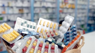 متصلة تبكي على الهواء بسبب نقص الأدوية: 