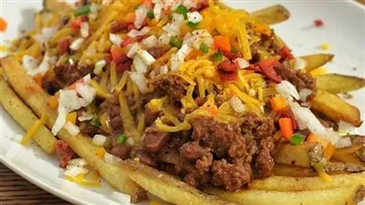 طريقة عمل وجبة بطاطس باللحم المفروم والجبن