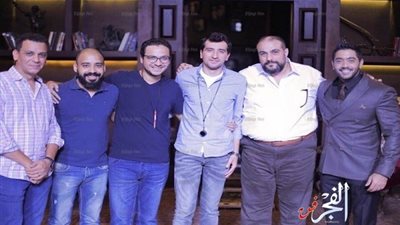 ريمون مقار والمخرج بيتر ميمي وأحمد فلوكس في كواليس 