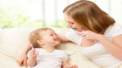 متى يتمكن الأطفال من تنظيف أسنانهم بأنفسهم؟
