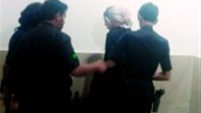 ضبط شابين يتنكران بالزي النسائيّ في مجمع تجاري ببريدة