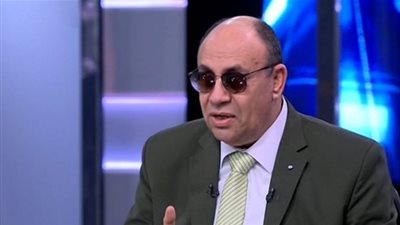 مبروك عطية يرد على متصل يشتكي من صوت زوجته العالي (فيديو)