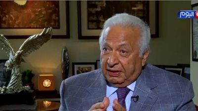 أحمد عكاشة عن عمله في الجراحة: 