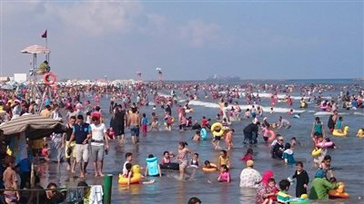 4 نقاط إسعاف على شواطئ رأس البر بدمياط.. وإنقاذ حياة 44 مصطاف 