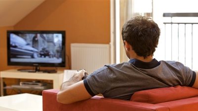 مشاهدة الرجال للتليفزيون تقلل عدد الحيوانات المنوية