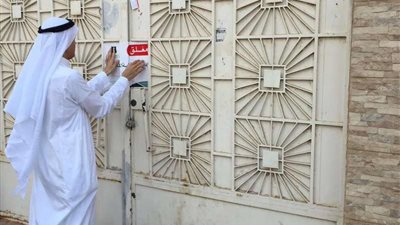 مواطن يقود لضبط عمالة تخزّن أحباراً مقلدة لشركات عالمية داخل فيلا