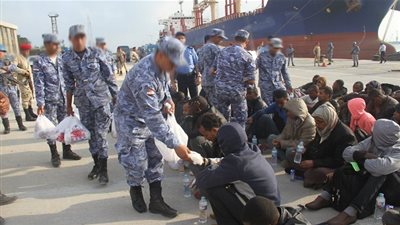 إحباط محاولة هجرة غير شرعية لـ153 من جنسيات مختلفة شمال الضبعة