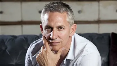 بالفيديو.. جاري لينكر ينفذ وعده ويظهر عاريا 