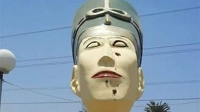 تمثال نفرتيتي في مقدمة أقبح 10 تماثيل في العالم 