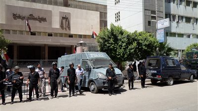 شخص يتهم 3 بينهم ضابط بالتعدي عليه بسبب خلافات الميراث بسوهاج