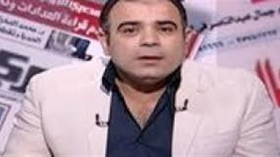 متصل مهاجمًا مذيع 