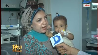 مآساة طفلة.. تركها والدها أمام مستشفى ومعها رسالة عاجلة !