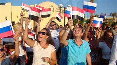 الجالية الروسية في الغردقة تطالب باستئناف الرحلات بين القاهرة وموسكو