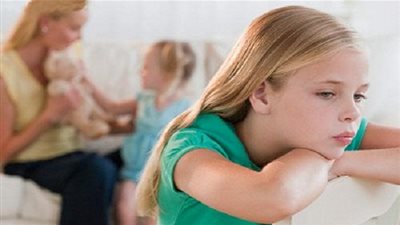 3 نصائح للتعامل مع الطفل الغيور  