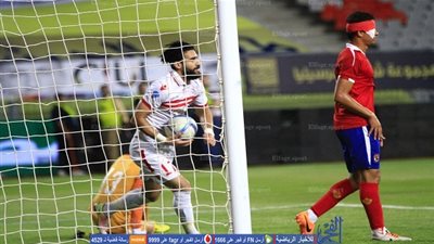 جماهير الزمالك تهتف للاعبين وتسخر من مدافع الأهلي 