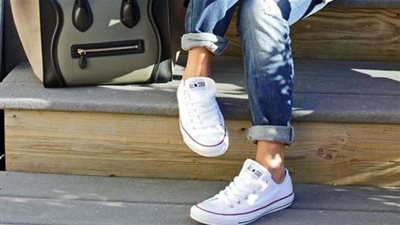  الأحذية الرياضية البيضاء في فصل الشتاء رمز أناقتك