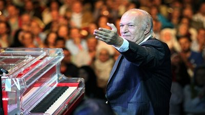 عمر خيرت يتألق فى مكتبة الإسكندرية وسط تفاعل من جمهوره