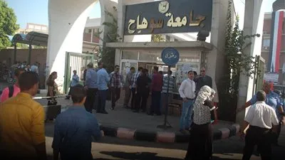 ندب 32 موظفا بالمستشفى الجامعي للعمل بكليات جامعة سوهاج الجديدة