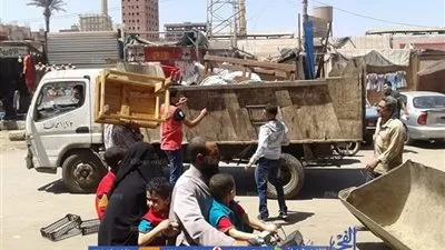 حملة مكبرة لإزالة الأكشاك والأرصفة المخالفة والاشغالات بطوخ (صور)